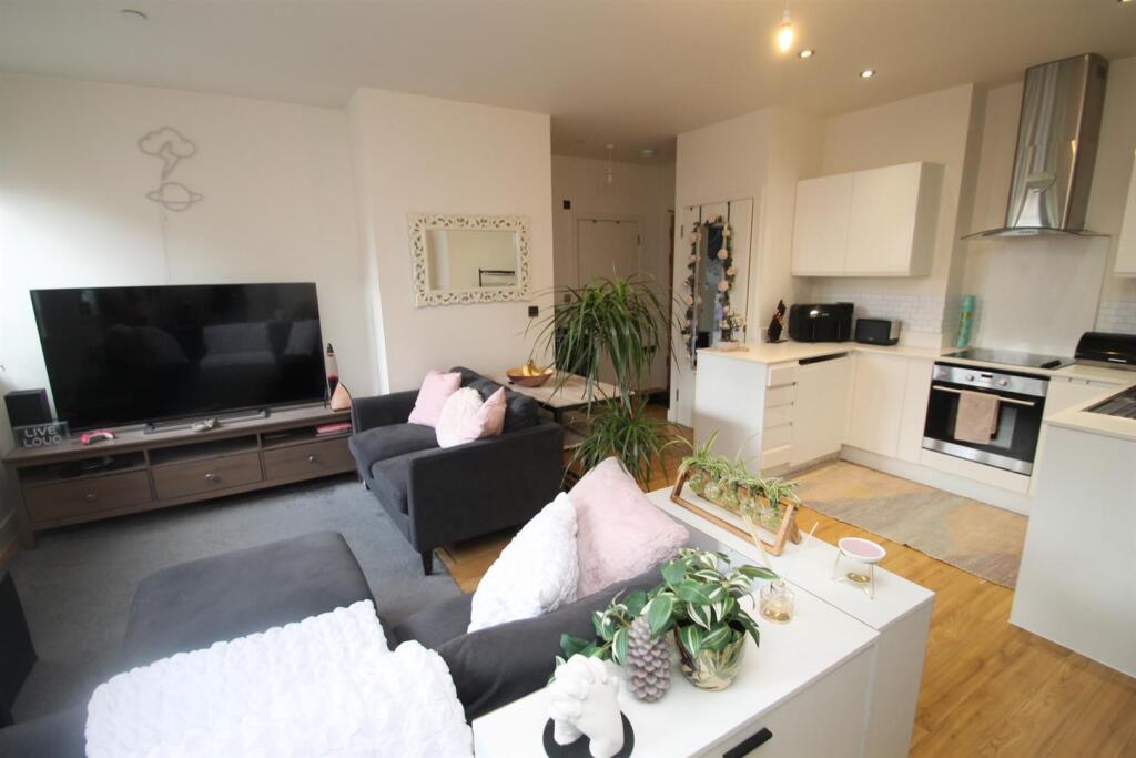Apartment in Maidstone, Kent - View 4