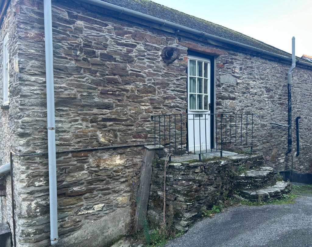 2-bed flat on Island House Flat, Hannafore Lane, Looe, Cornwall, £180,000