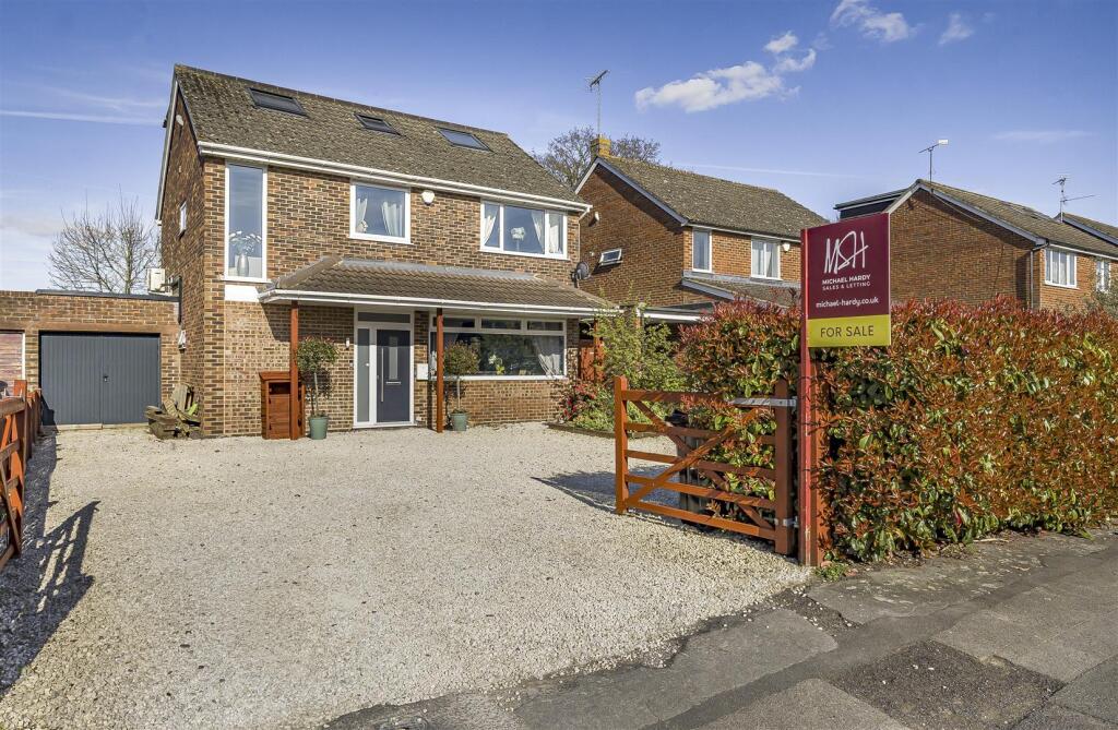 5-bed detached on Chatsworth Avenue, Winnersh, Berkshire, RG41 5EU, £650,000