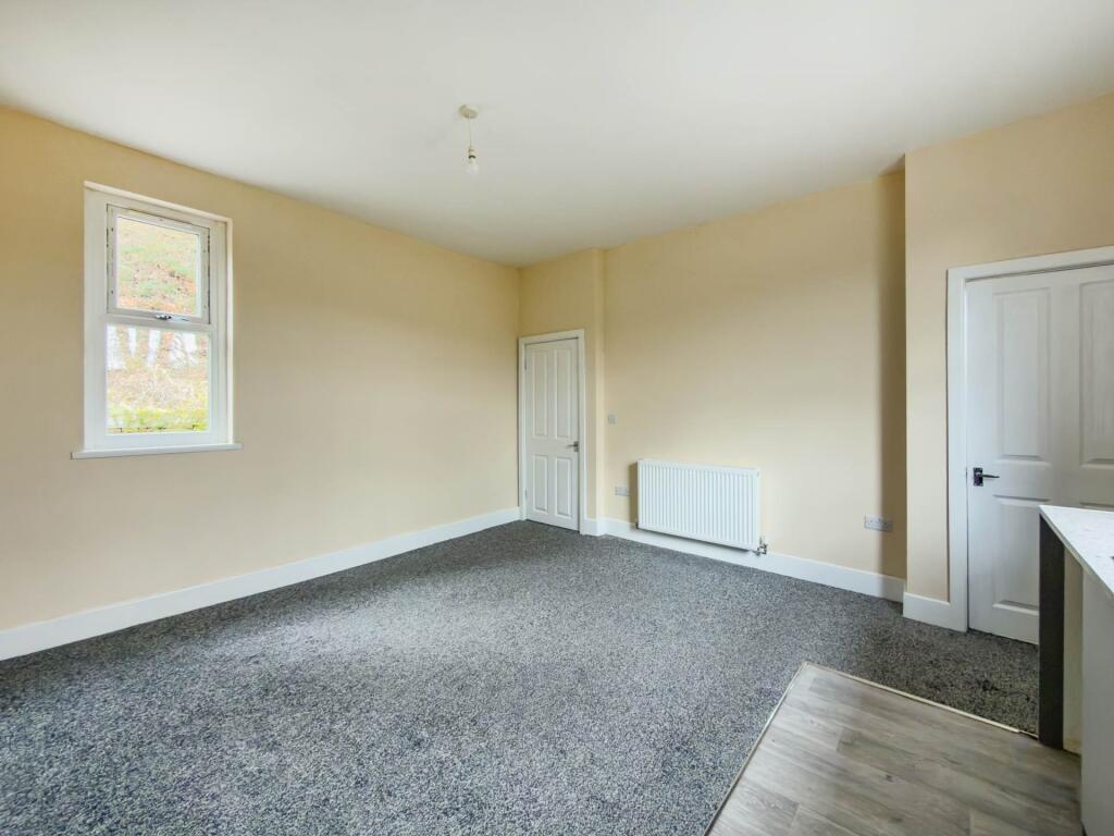 51, Primrose Hill, Batley photo 3