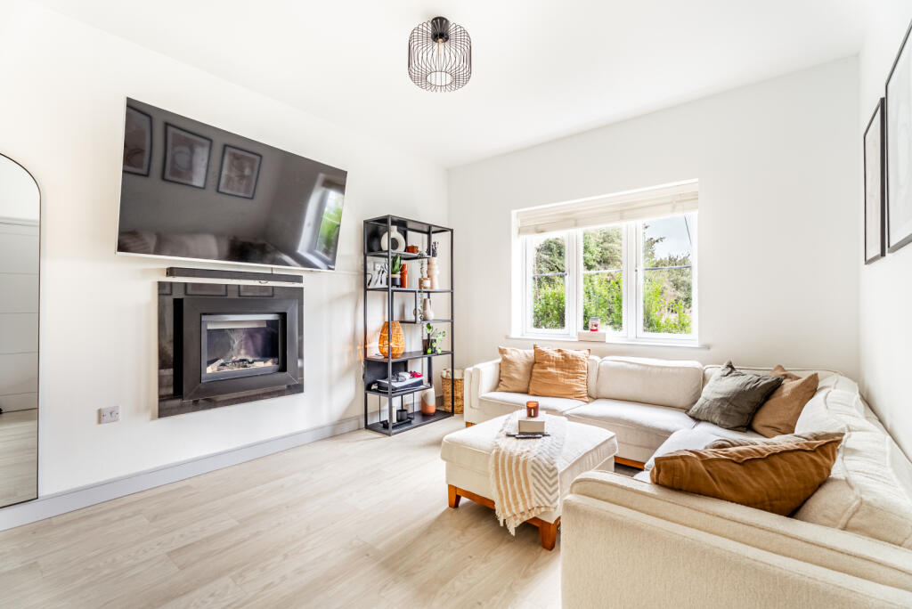 Additional image 5 of Lawrence Close, Smallford, St. Albans, Hertfordshire, AL4