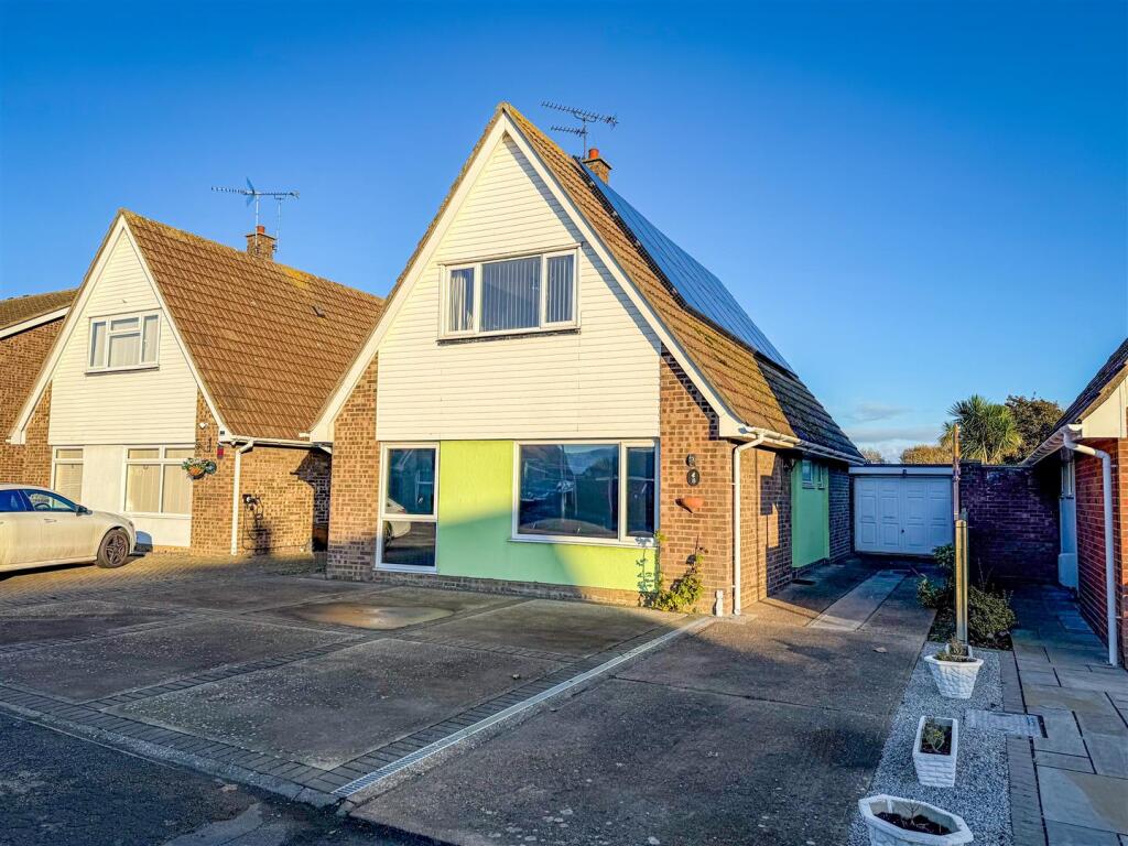 3-bed detached on Constable Avenue, Clacton-On-Sea, Essex, £265,000