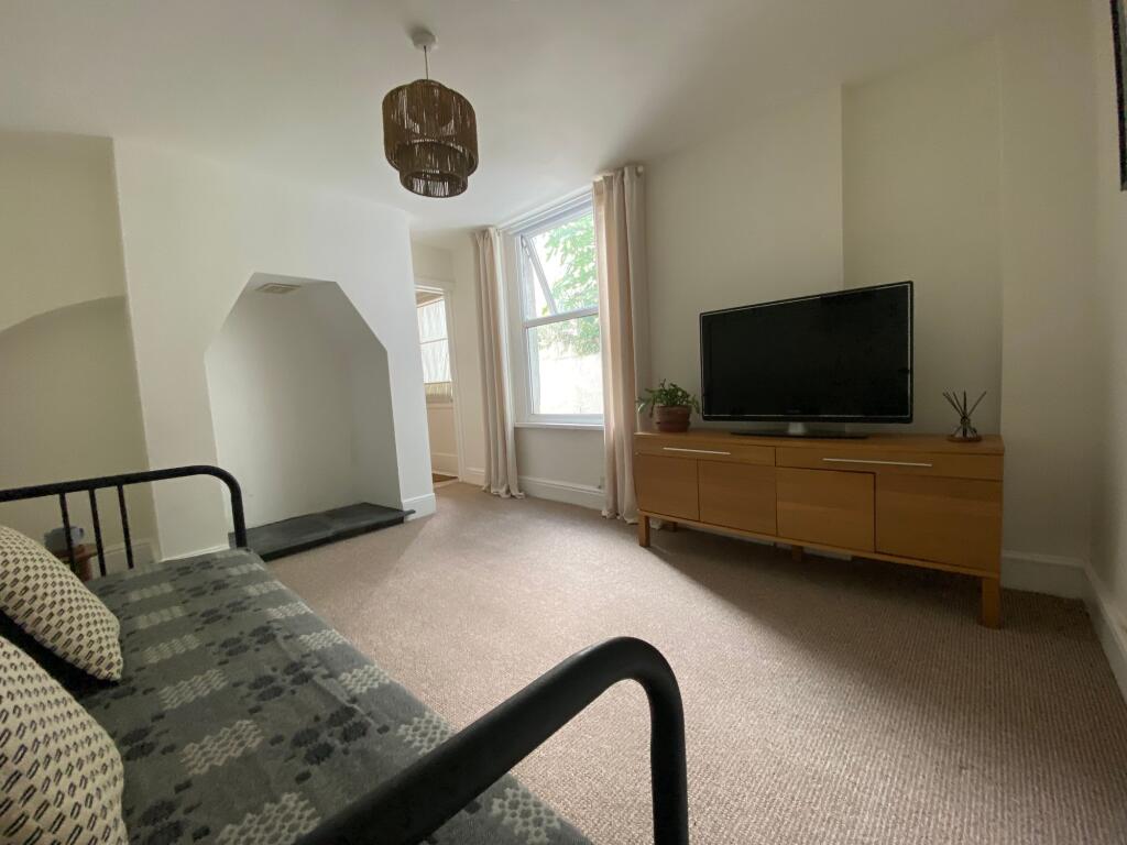 Apartment in Cardiff, Adamsdown - View 3