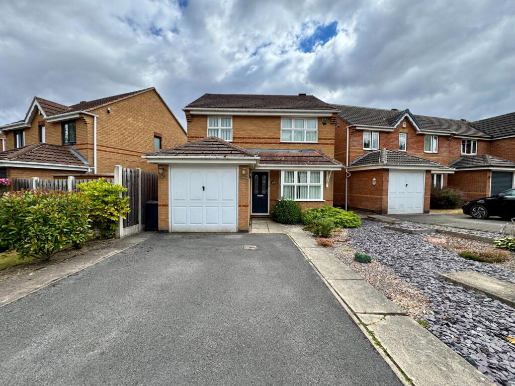 3-bed detached on Green Acres, Penistone, Sheffield, S36 6DB, £325,000