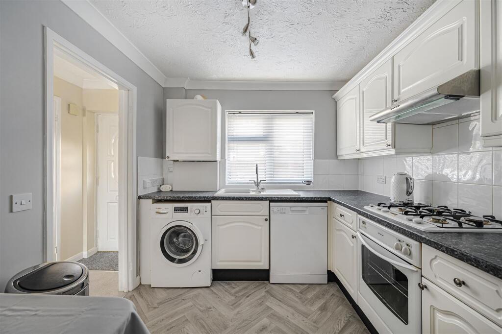 House in Lewes, Newhaven - More