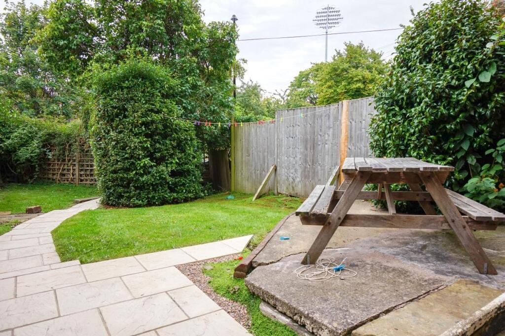 6 bedroom house for rent