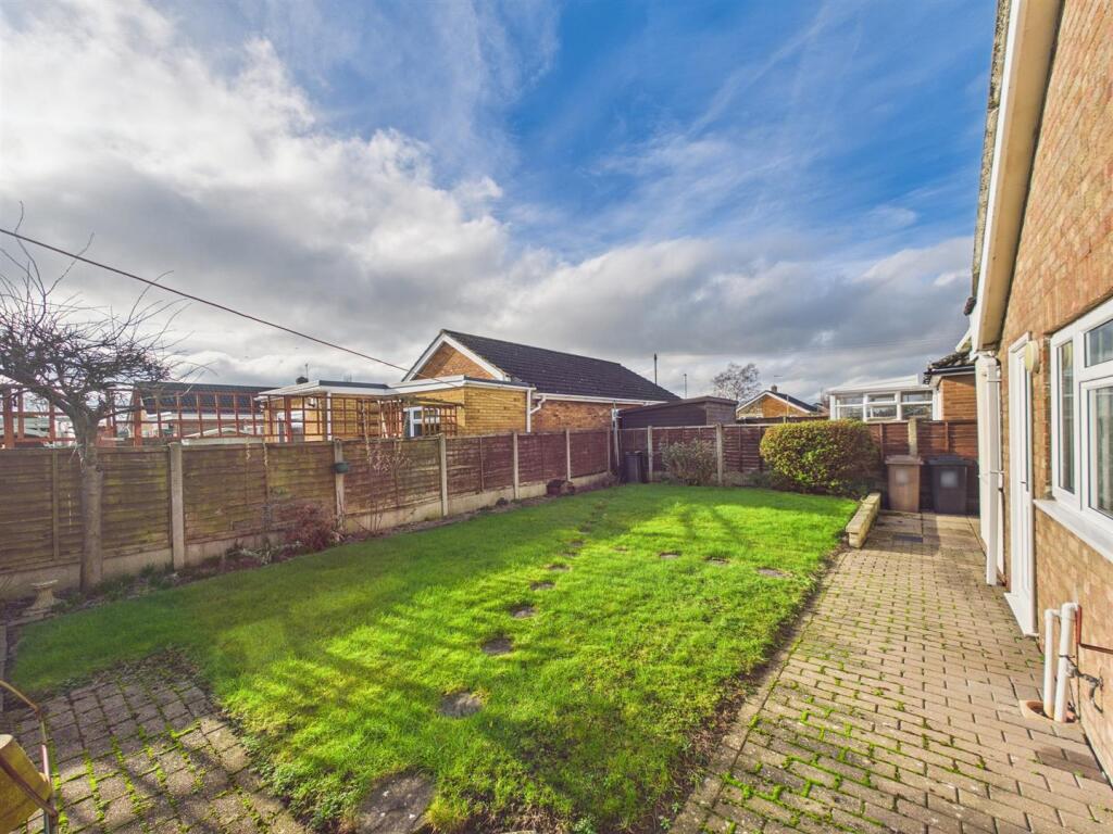 Pendine Crescent, North Hykeham, Lincoln photo 4