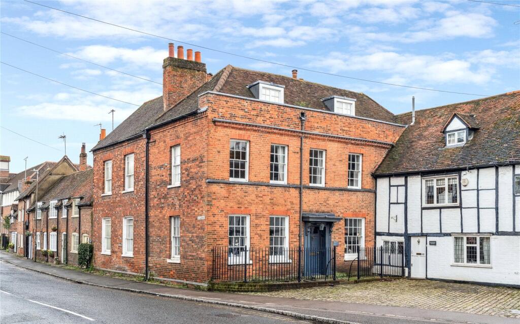 Main image of property: The Broadway, Amersham, Buckinghamshire, HP7
