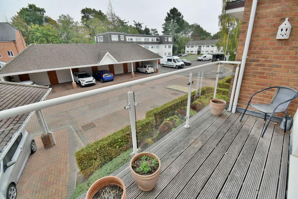 Apartment in Ferndown - View 2
