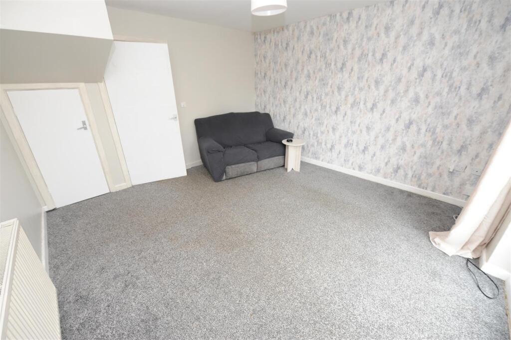 Rowantree Drive, Thorpe Edge, Bradford photo 5