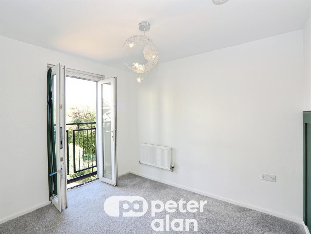 Apartment in Newport - View 2