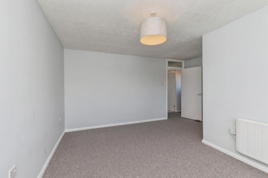 Ash Close, Yate, Bristol photo 4