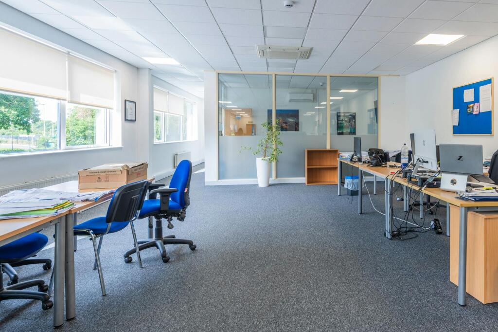 Unit-1-Westerngate-Ind.-Est.,-Swindon-8.jpg