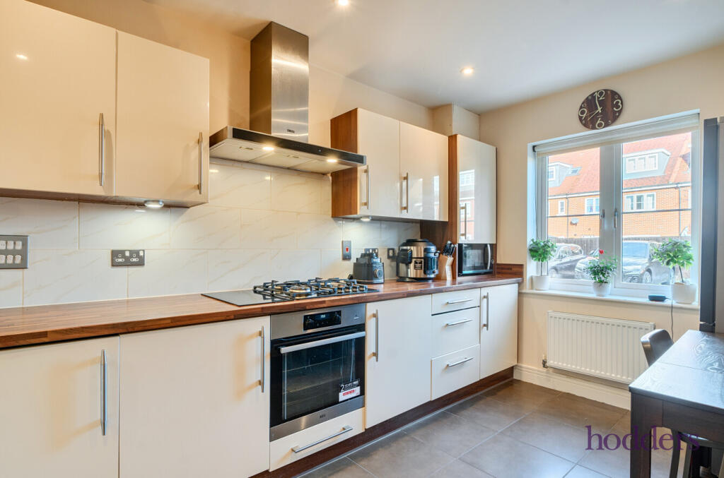 Chertsey, Surrey, KT16 photo 3