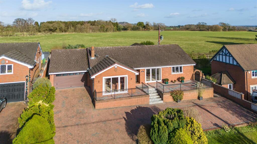 Main image of property: Trefwyns, Higher Road, Harmer Hill, Shrewsbury, SY4 3EE