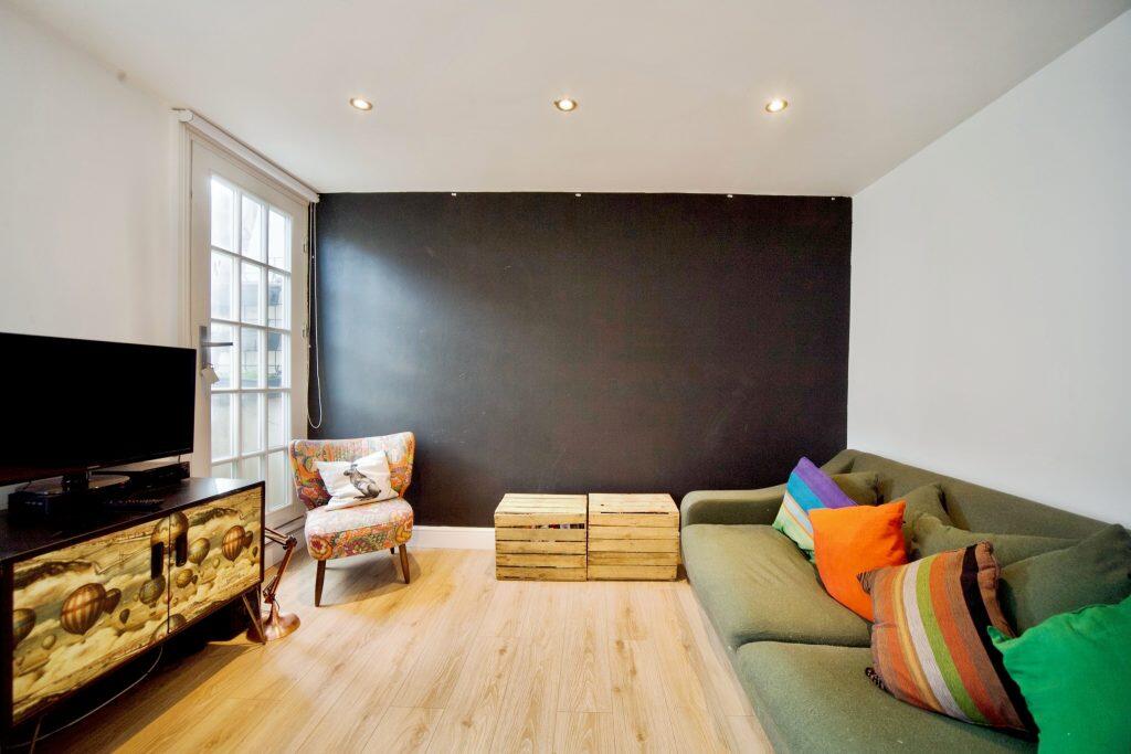 Apartment in London - View 2