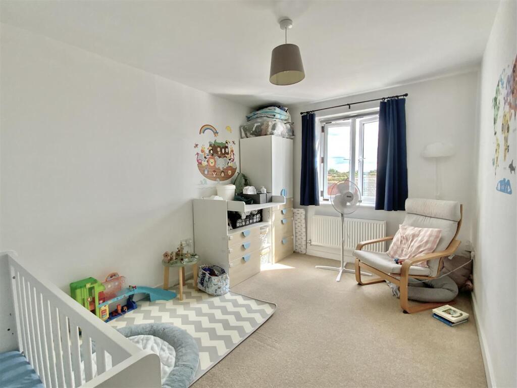 Apartment in Milton Keynes, Fairfields - More