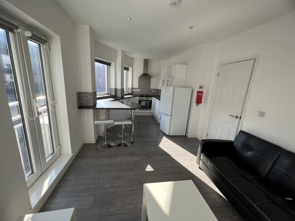 Apartment in Southampton - View 4