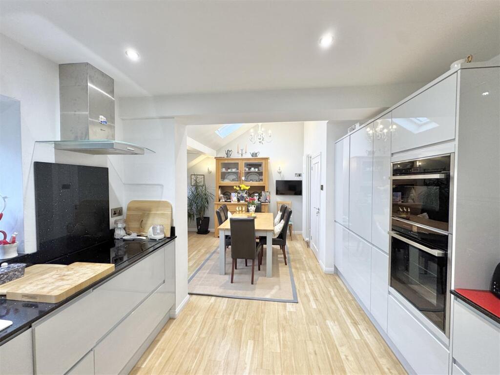 Versatile and delightful dormer bungalow, Birch Avenue, Clevedon photo 3