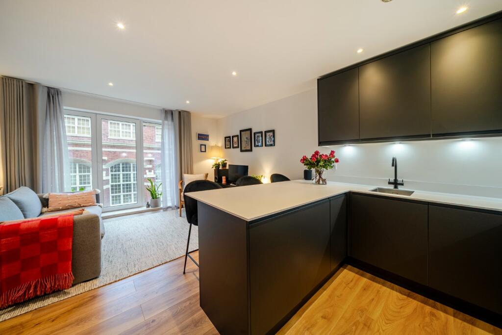 1-bed house on Lurline Gardens, Battersea, London, SW11, £475,000