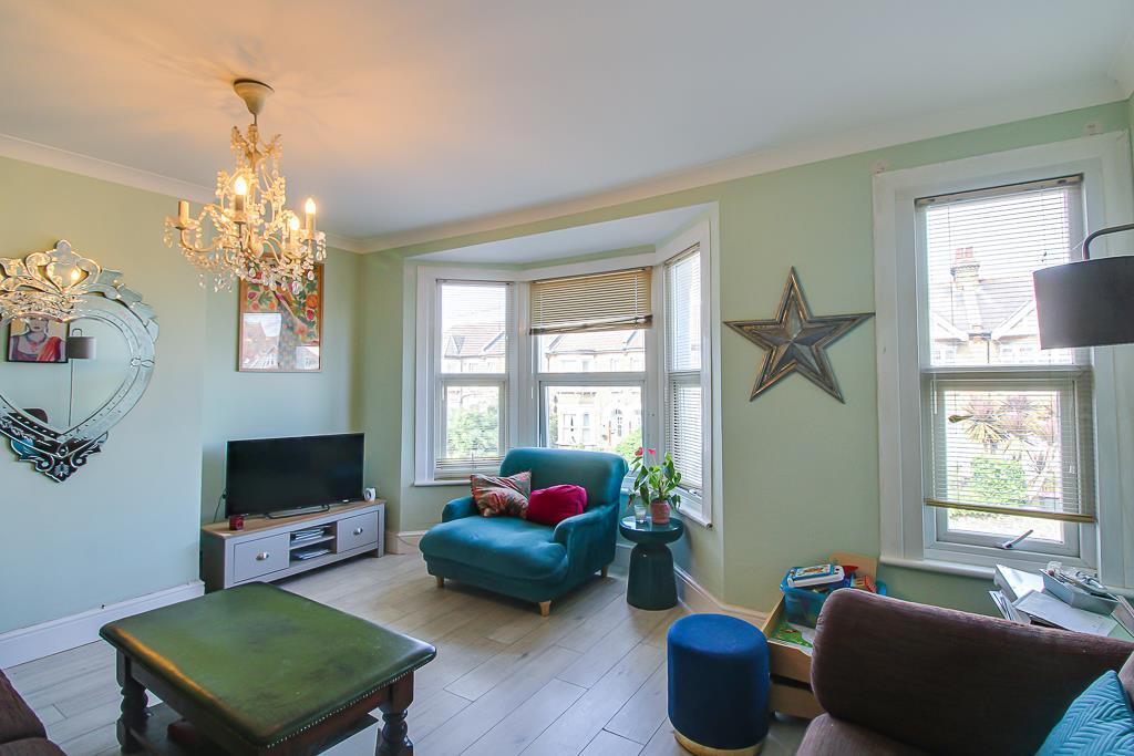 Apartment in Southend-on-Sea - View 4