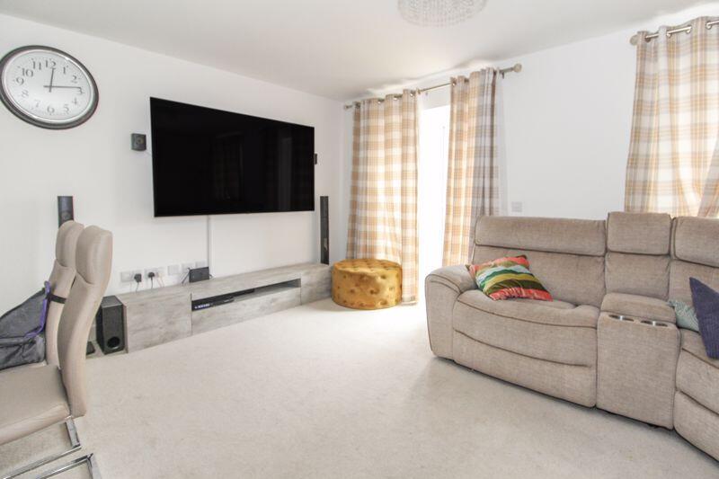 Bushy Dene Road, Botley, SO32 photo 3