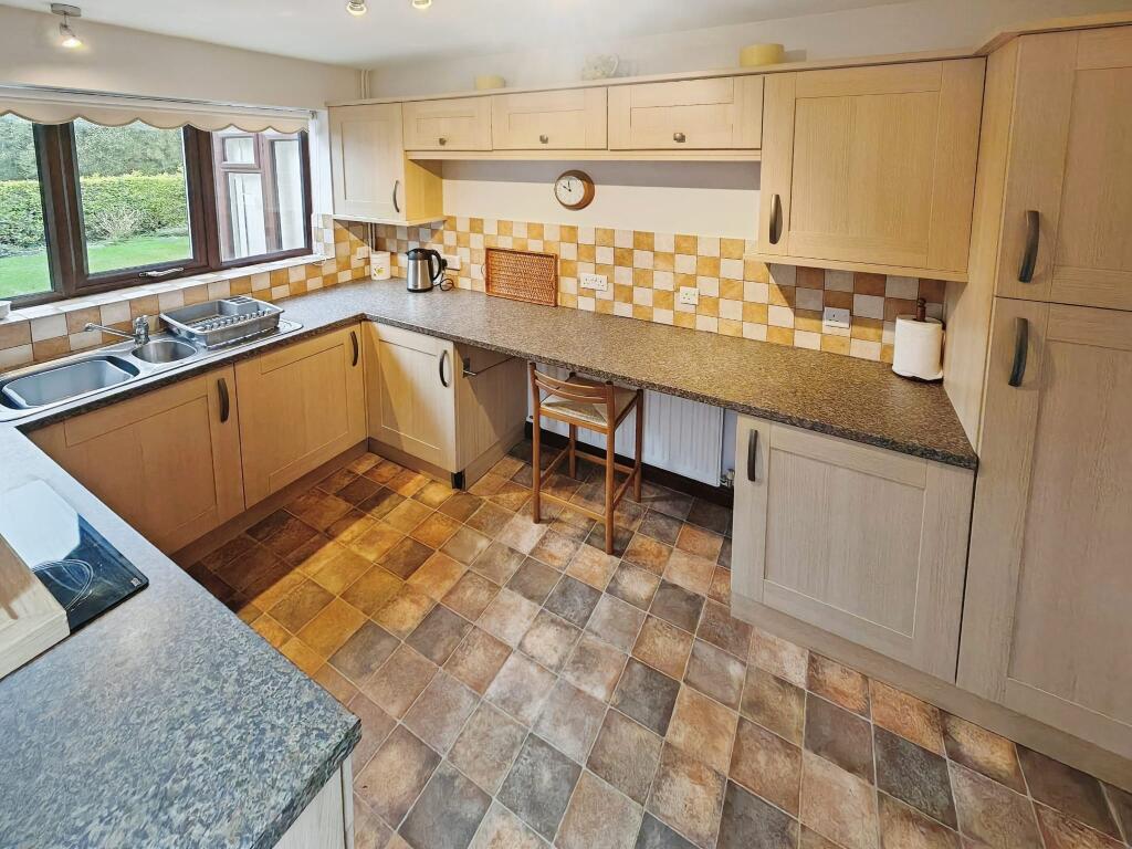 Fairview Avenue, Crewe, CW2 photo 2