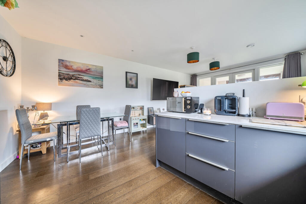 Apartment in London - More