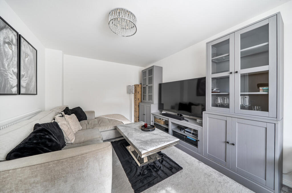House in Luton - View 5