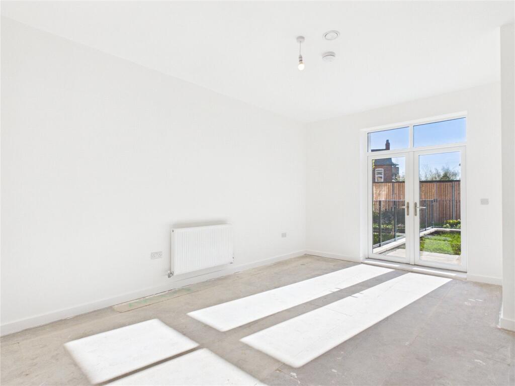 30 Tatton Road, Sale, Manchester, M33 - View 3