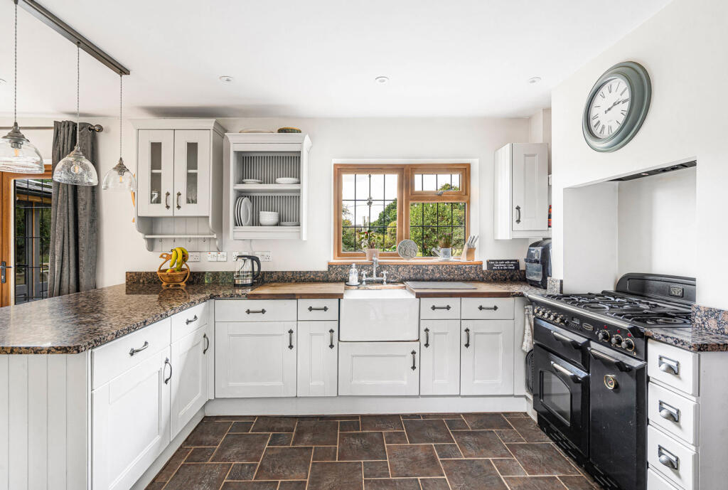 House in East Hampshire, Hawthorn, Four Marks - View 4
