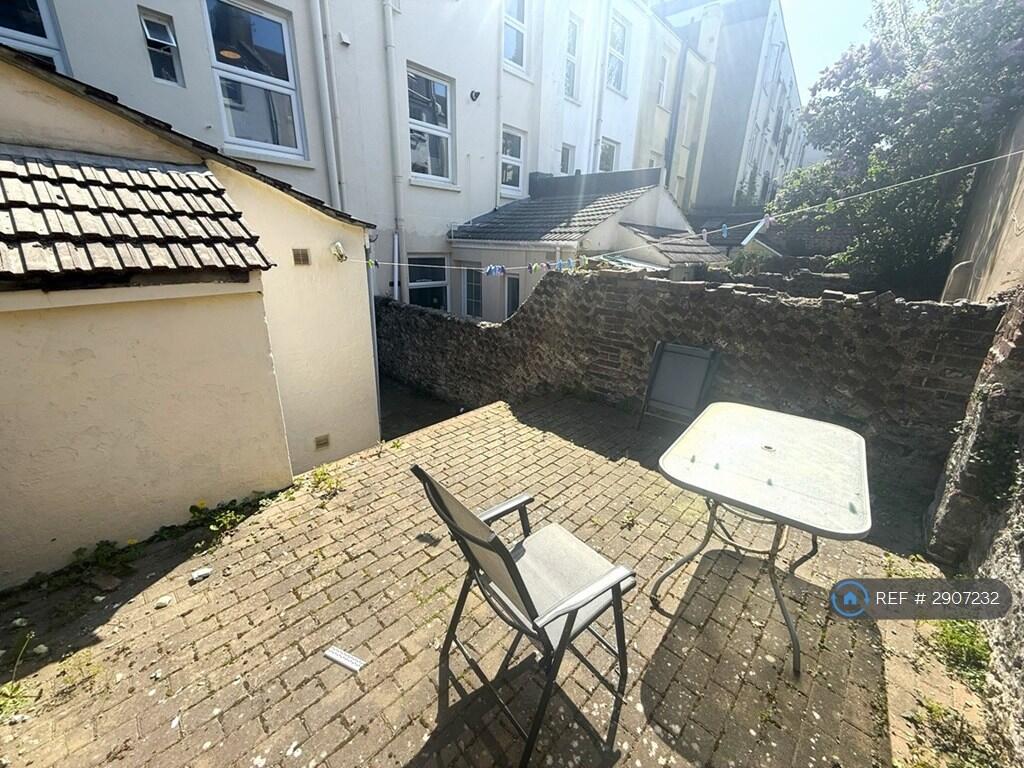 4 bedroom terraced house for rent