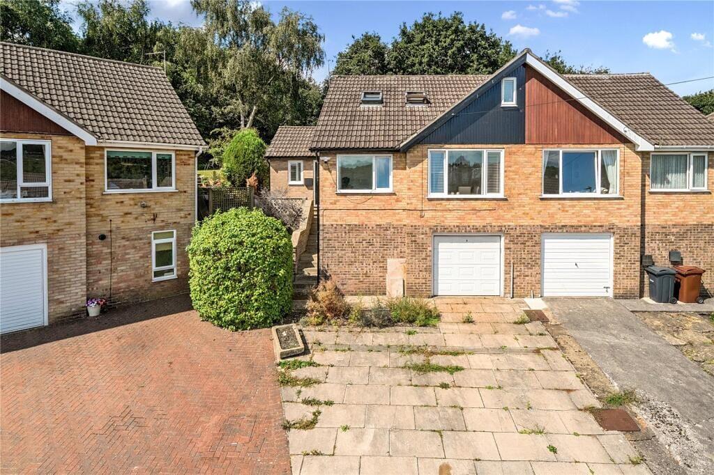 Main image of property: Knoll Wood Park, Horsforth, Leeds, LS18