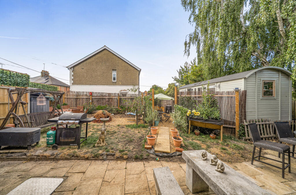 House in East Hampshire, Newtown, Alton - More