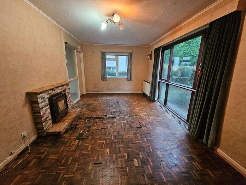 Badgers Hole, Caerleon Road, Llanfrechfa, Cwmbran, Gwent, NP44 8TY photo 3