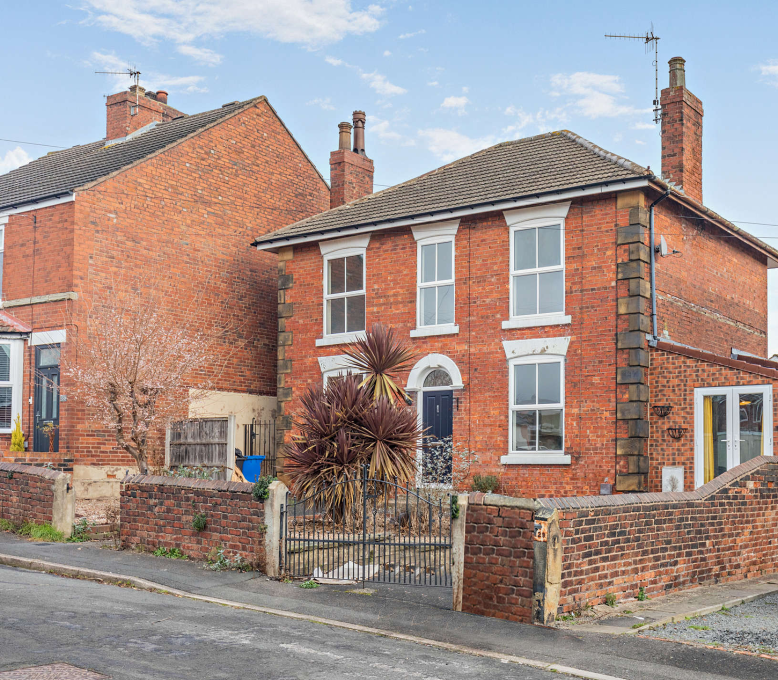 House in Chesterfield, Hollingwood, New Whittington