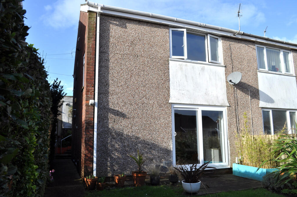 Main image of property: 16 Cross Acre, West Cross, Swansea, SA3 5NW