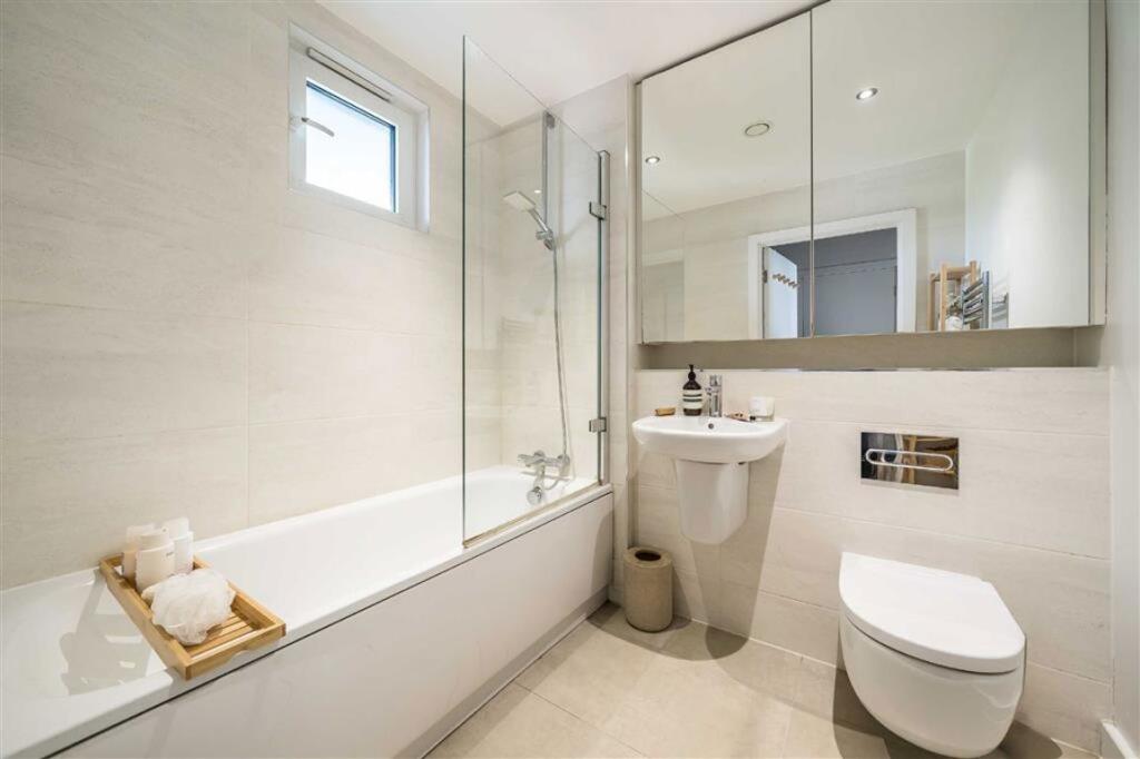 Apartment in London - More