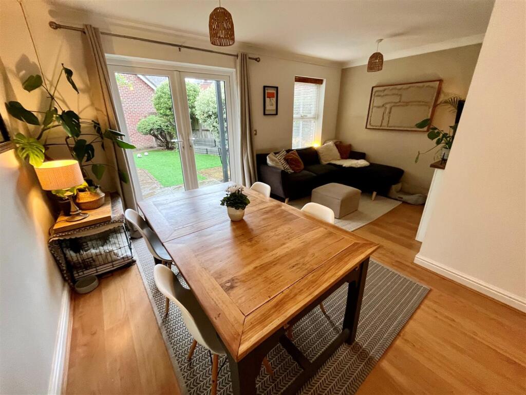 12, Pilgrims Way, Laverstock, Salisbury photo 4