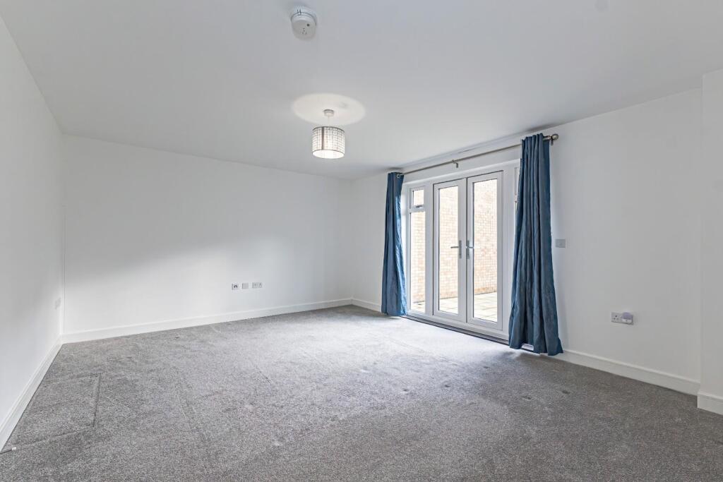 Rutherford Crescent, Leighton Buzzard photo 2