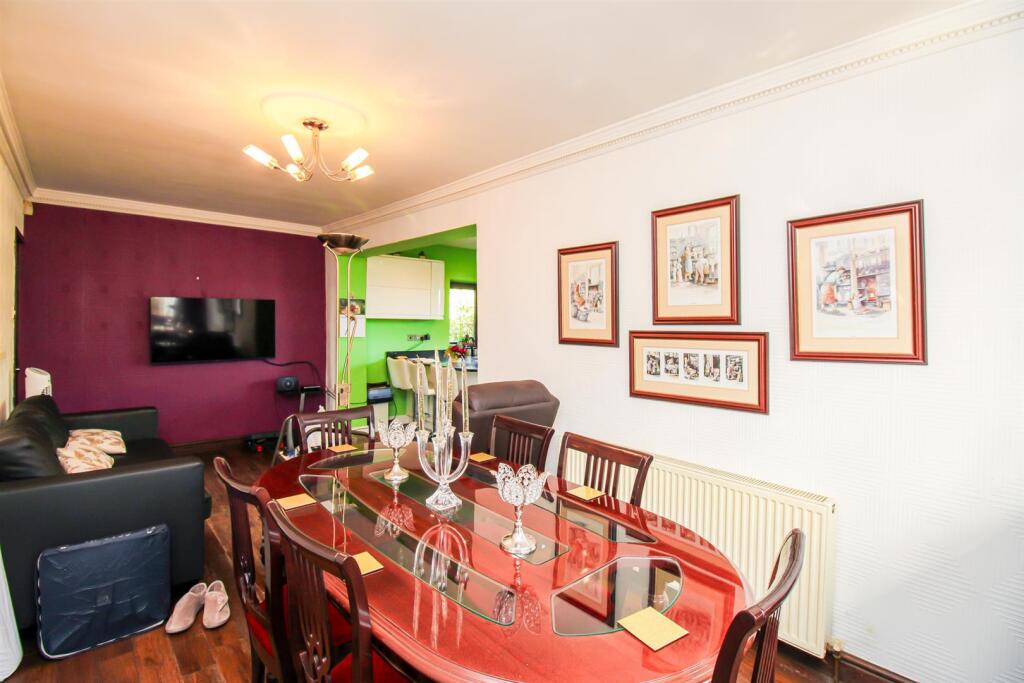 House in Wakefield - View 4