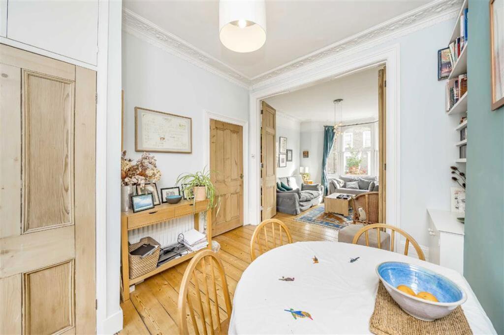 Apartment in London - View 3