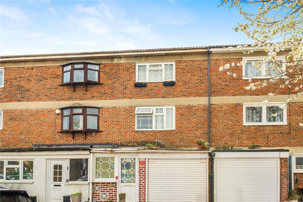 House in London, Globe Town, Stepney - View 2