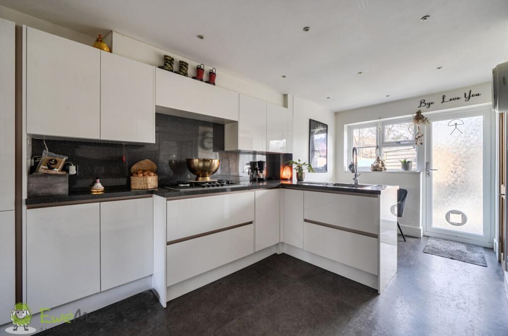 Farringdon Way, Tadley, Hampshire, RG26 photo 3