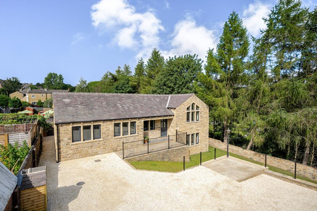 3-bed detached on West Street, Huddersfield, HD3, £449,950