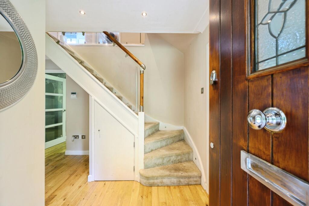 House in London - View 5