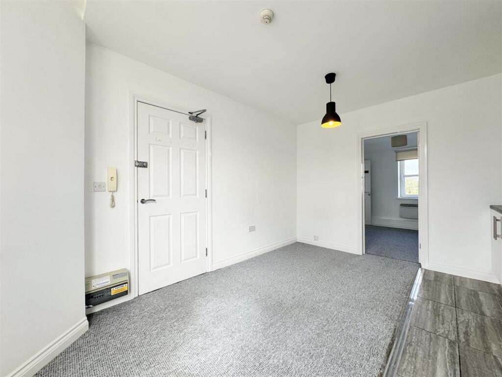 Apartment in Truro - View 5