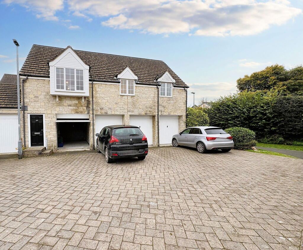 2-bed house on *Re-launched 2026 with NEW KITCHEN!* Manor Way, Tavistock..., £200,000