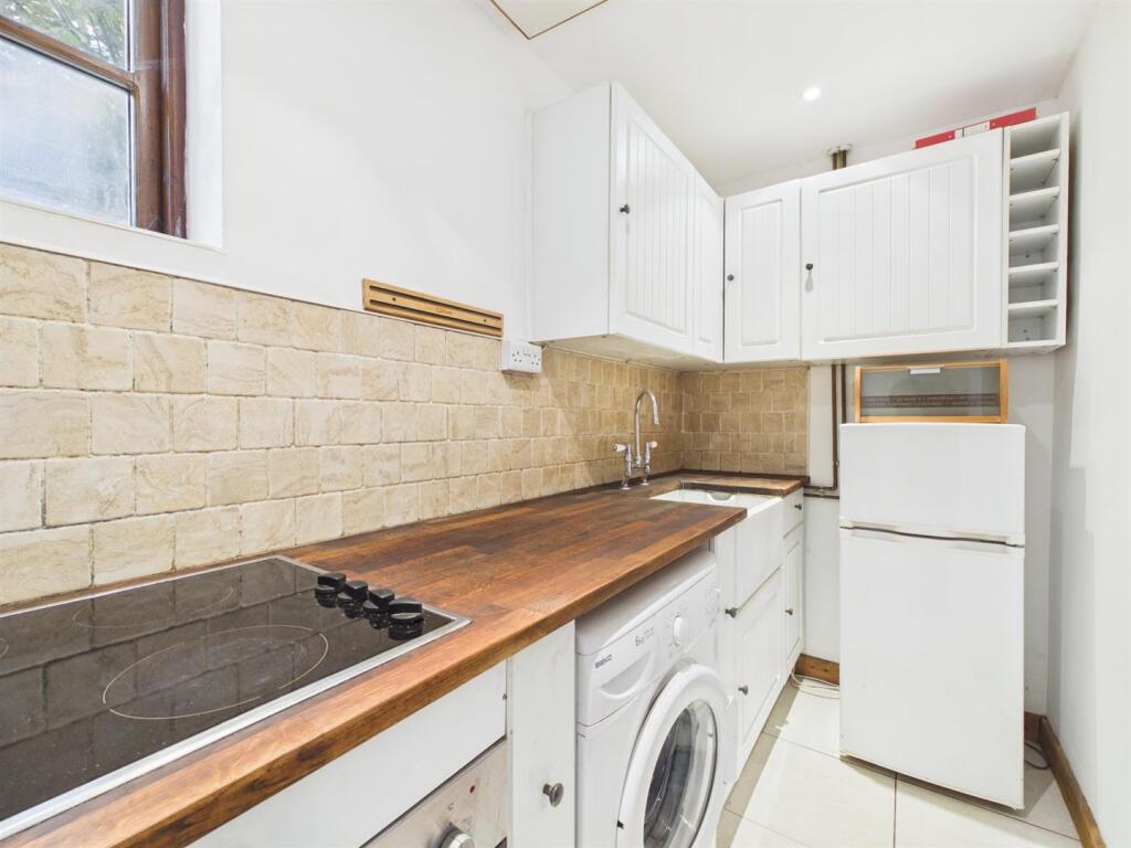 House in Dudley - View 4