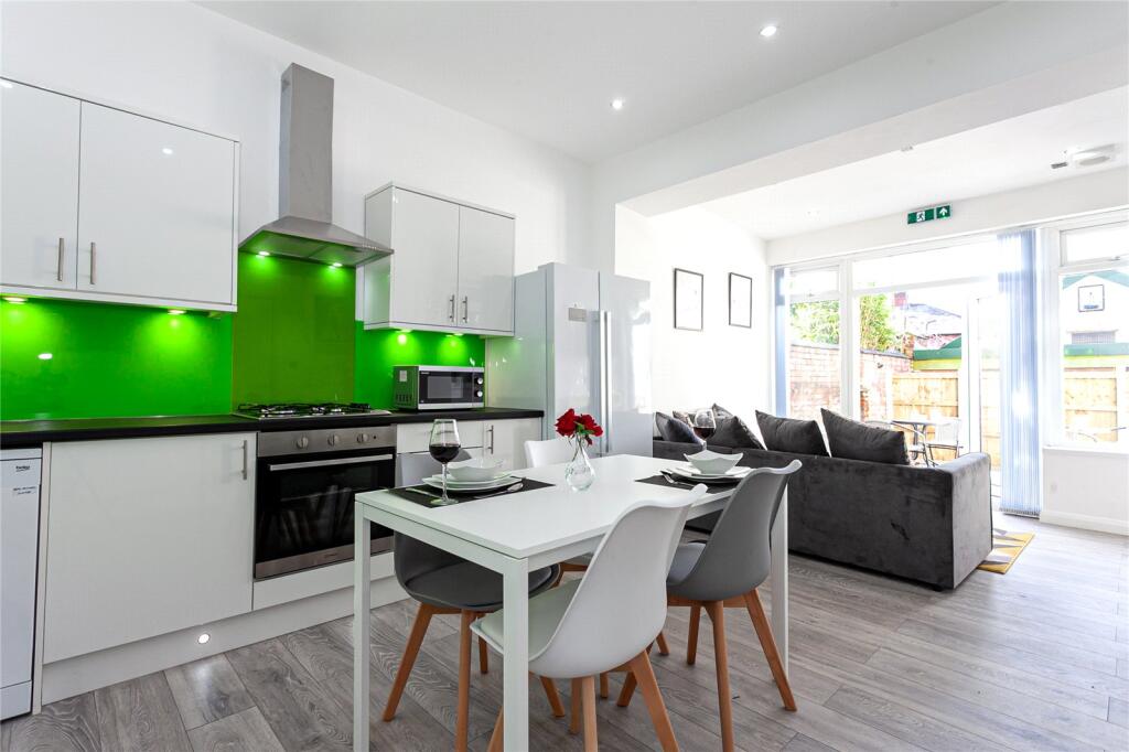 Main image of property: Flat A, 124 Shaw Heath, Stockport, Greater Manchester, SK2